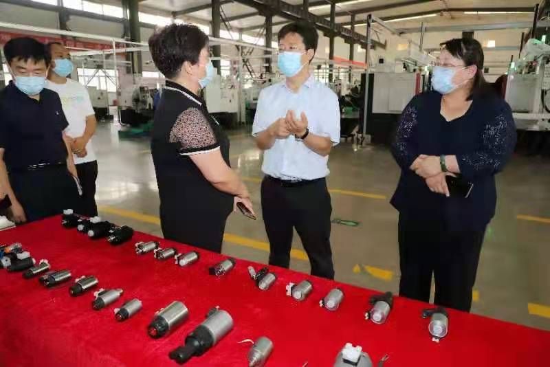 女同鸡巴插骚逼视频安阳市市长高永一行莅临我公司参观调研
